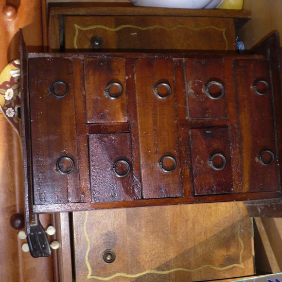 Vintage Stained Maple Wood Jewelry Box - Picture 9 of 9